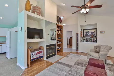 Living - 3200 Vineyard Ct, Maineville, OH 45039 photo 2 of 2