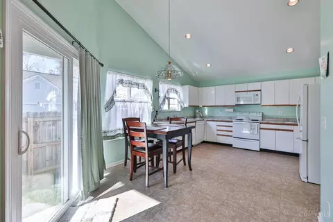 Kitchen - 3200 Vineyard Ct, Maineville, OH 45039 photo 3 of 3