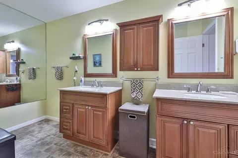 Bath - 3200 Vineyard Ct, Maineville, OH 45039 photo 1 of 2