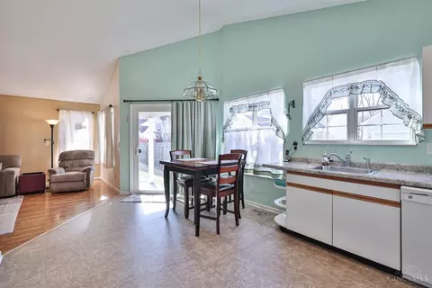 Kitchen - 3200 Vineyard Ct, Maineville, OH 45039 photo 2 of 3
