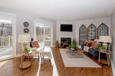 Living - 9787 Troon Ct, Blue Ash, OH 45241 photo 1 of 4