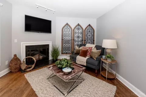 Living - 9787 Troon Ct, Blue Ash, OH 45241 photo 2 of 4