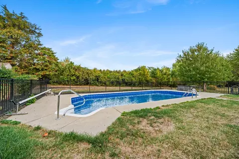 544 Common Wealth Dr, Cincinnati, OH 45244 photo 4