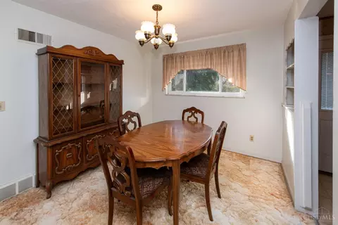 587 Covedale Ave, Cincinnati, OH 45238 photo 9