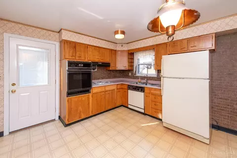 587 Covedale Ave, Cincinnati, OH 45238 photo 13