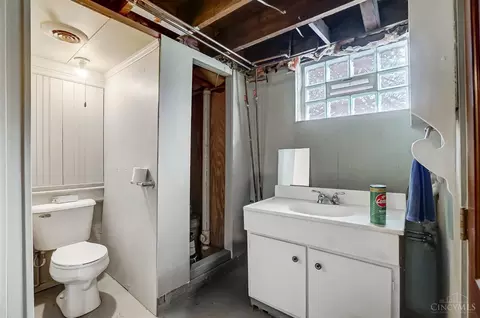Bath - 76 De Camp Ave, Cincinnati, OH 45216 photo 2 of 2