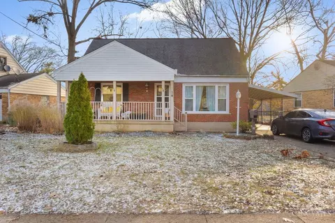 14 Drummond St, Greenhills, OH 45218
