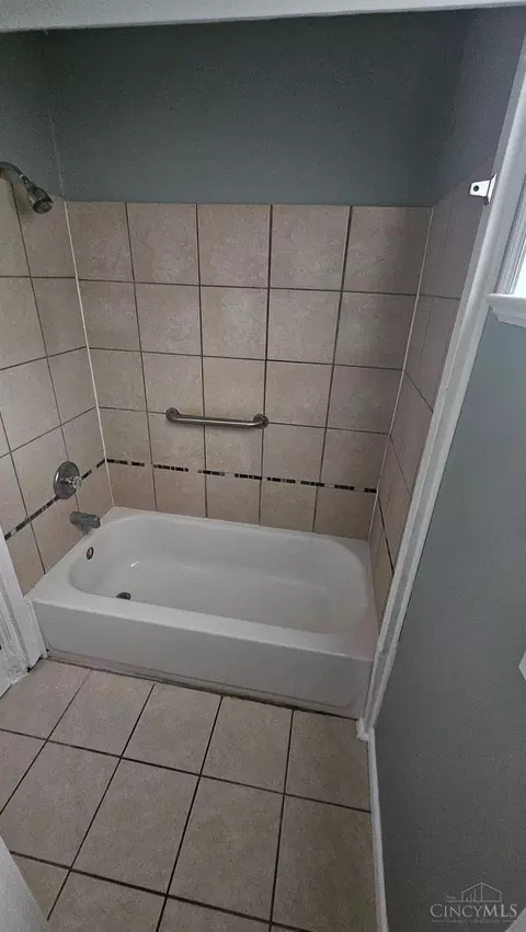 Bath - 10917 Carnegie Dr, Forest Park, OH 45240 photo 3 of 3