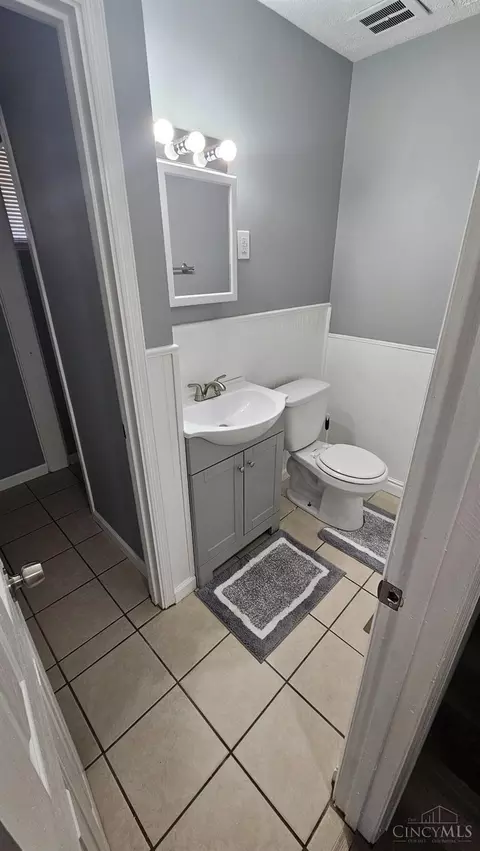 Bath - 10917 Carnegie Dr, Forest Park, OH 45240 photo 1 of 3