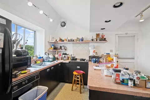 Kitchen - 2722 River Rd, Cincinnati, OH 45204 photo 1 of 2