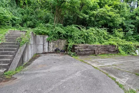 Exterior - 2722 River Rd, Cincinnati, OH 45204 photo 3 of 3
