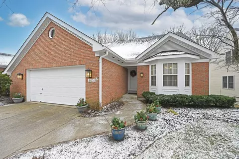 8051 Witts Mill Ln, Cincinnati, OH 45255