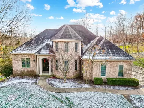 8235 Hamptonshire Dr, Cleves, OH 45002
