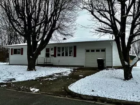 1090 Williams Dr, Wilmington, OH 45177