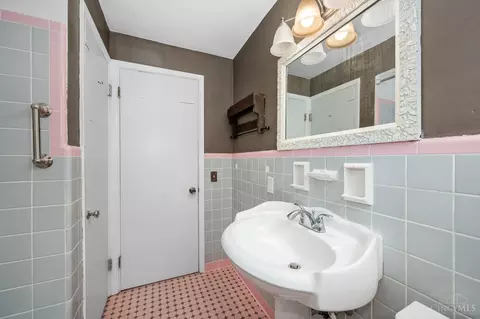 Bath - 4572 Hunt Rd, Blue Ash, OH 45242 photo 2 of 3