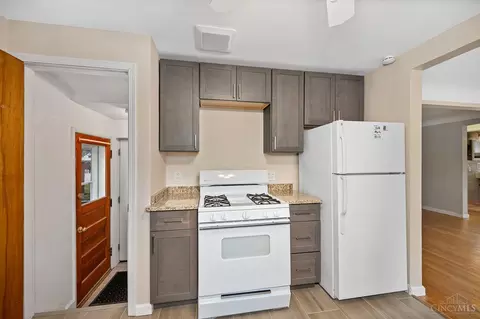 Kitchen - 4572 Hunt Rd, Blue Ash, OH 45242 photo 4 of 4