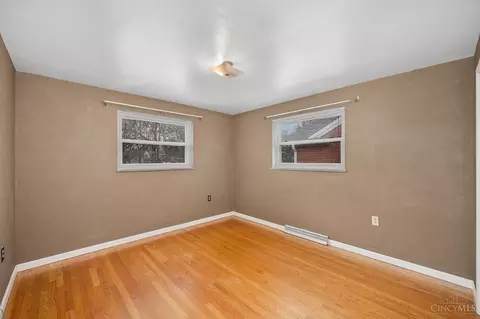 Bedroom - 4572 Hunt Rd, Blue Ash, OH 45242 photo 5 of 6