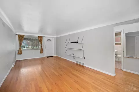 Living - 4572 Hunt Rd, Blue Ash, OH 45242 photo 2 of 4