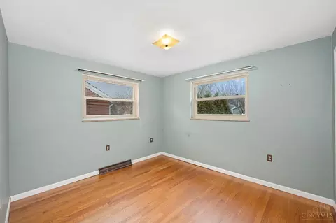 Bedroom - 4572 Hunt Rd, Blue Ash, OH 45242 photo 3 of 6