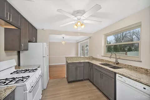 Kitchen - 4572 Hunt Rd, Blue Ash, OH 45242 photo 3 of 4