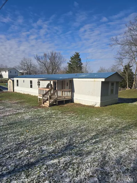 1148 Old State Rd, Manchester, OH 45144
