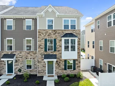 9 Wentworth Ln, Deer Park, OH 45236