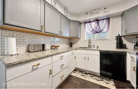 Kitchen - 11588 Gerity Ct, Forest Park, OH 45240 photo 2 of 3