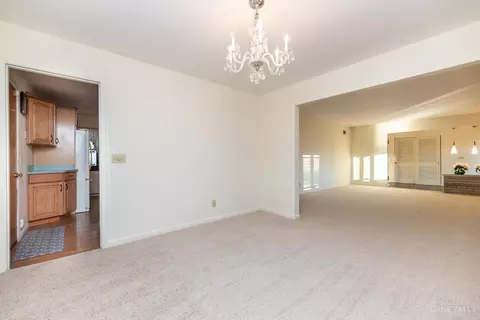 1068 Spruceglen Dr, Cincinnati, OH 45224 photo 9