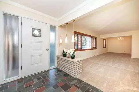 1068 Spruceglen Dr, Cincinnati, OH 45224 photo 5