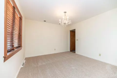 1068 Spruceglen Dr, Cincinnati, OH 45224 photo 8