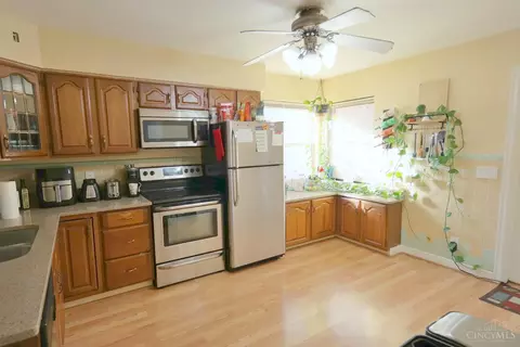 Kitchen - 5271 Willnet Dr, Cincinnati, OH 45238 photo 3 of 3