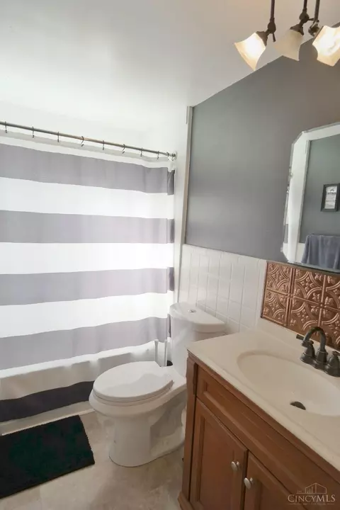 Bath - 5271 Willnet Dr, Cincinnati, OH 45238 photo 1 of 2