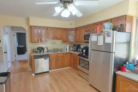 Kitchen - 5271 Willnet Dr, Cincinnati, OH 45238 photo 2 of 3