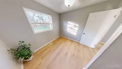8695 Neptune Dr, Cincinnati, OH 45231 photo 10