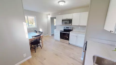 8695 Neptune Dr, Cincinnati, OH 45231 photo 5