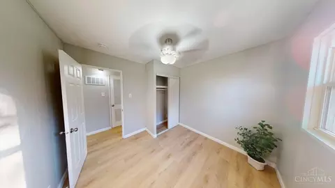 8695 Neptune Dr, Cincinnati, OH 45231 photo 9