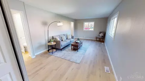 8695 Neptune Dr, Cincinnati, OH 45231 photo 2
