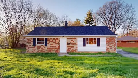 8695 Neptune Dr, Cincinnati, OH 45231