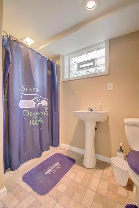 Bath - 3083 Neisel Ave, Cincinnati, OH 45248 photo 6 of 6