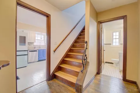 Entry Way - 3083 Neisel Ave, Cincinnati, OH 45248 photo 2 of 3