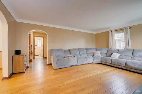 Living - 3083 Neisel Ave, Cincinnati, OH 45248 photo 2 of 3