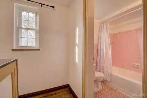 Bath - 3083 Neisel Ave, Cincinnati, OH 45248 photo 4 of 6