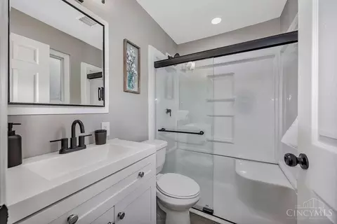 Bath - 1341 Meredith Dr, Cincinnati, OH 45231 photo 1 of 3