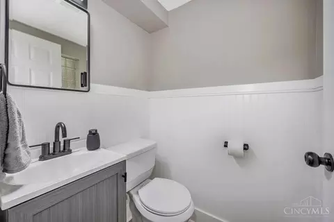 Bath - 1341 Meredith Dr, Cincinnati, OH 45231 photo 3 of 3