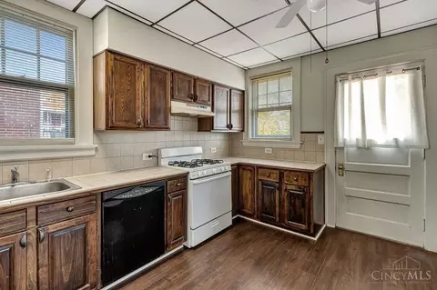 Kitchen - 552 Considine Ave, Cincinnati, OH 45205 photo 3 of 3