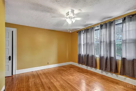 Bedroom - 552 Considine Ave, Cincinnati, OH 45205 photo 2 of 7