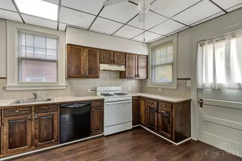 Kitchen - 552 Considine Ave, Cincinnati, OH 45205 photo 2 of 3