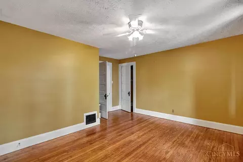 Bedroom - 552 Considine Ave, Cincinnati, OH 45205 photo 3 of 7