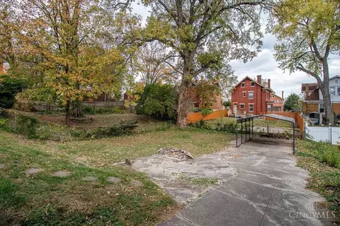 Exterior - 552 Considine Ave, Cincinnati, OH 45205 photo 7 of 11
