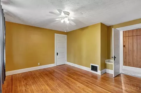 Bedroom - 552 Considine Ave, Cincinnati, OH 45205 photo 4 of 7